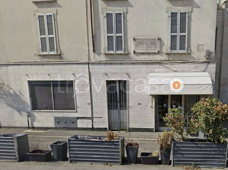 negozio in vendita a Cremona in zona Cremona Centro