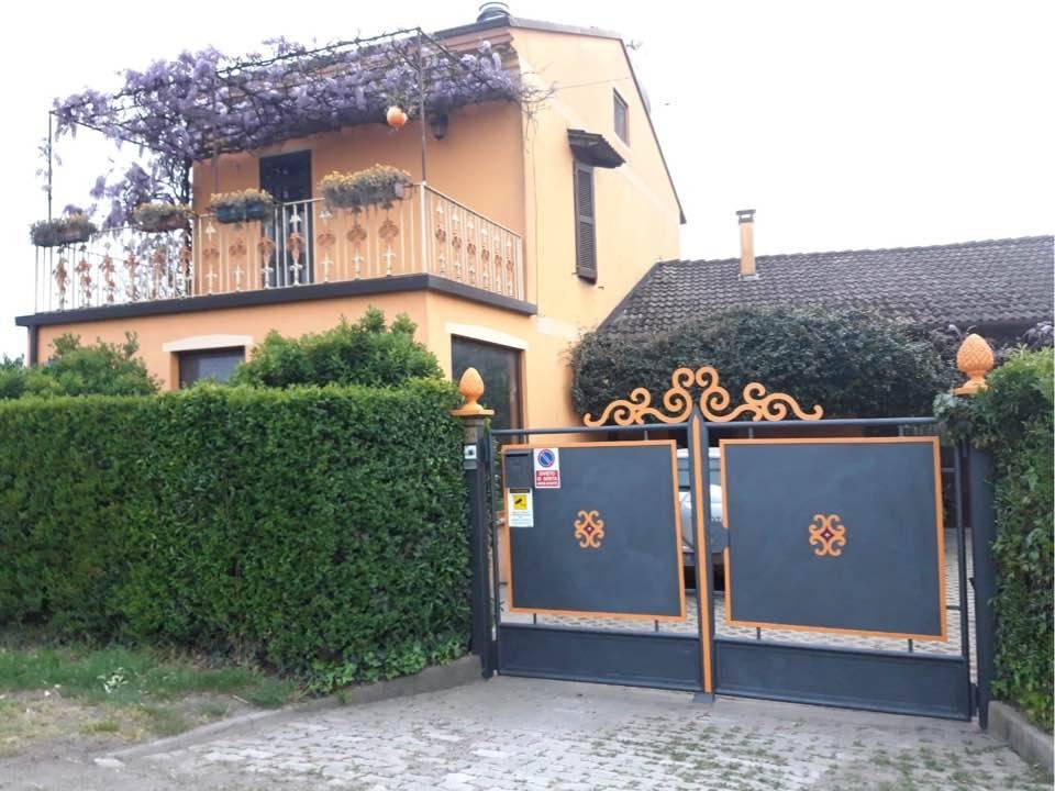 casa indipendente in vendita a Cremona in zona Migliaro