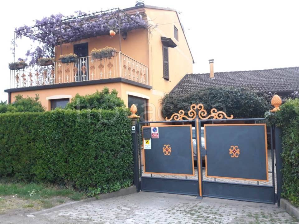 casa indipendente in vendita a Cremona in zona Migliaro
