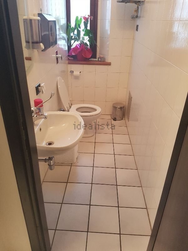 locale commerciale in vendita a Cremona