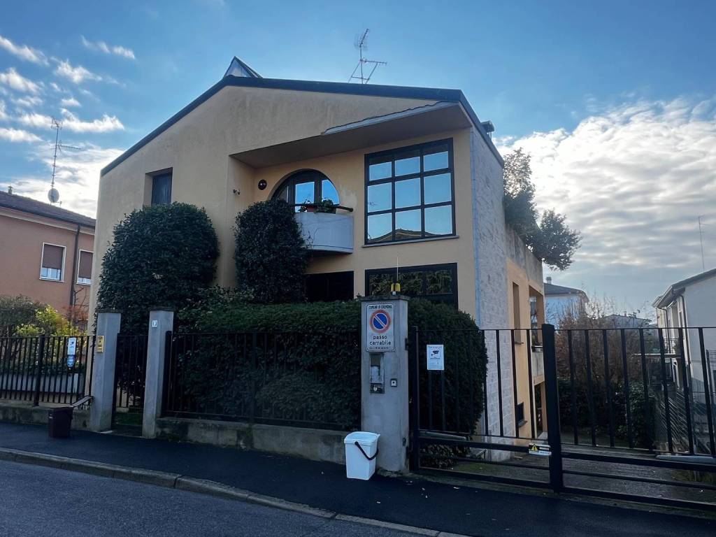 casa indipendente in vendita a Cremona