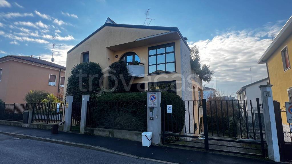 casa indipendente in vendita a Cremona