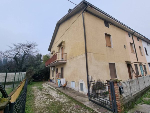 casa indipendente in vendita a Cremona in zona Viale Po