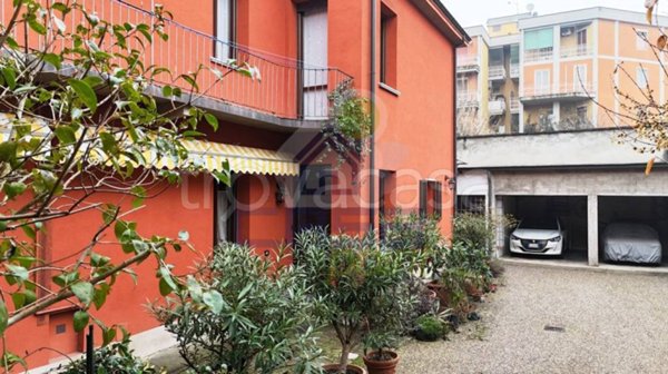 casa indipendente in vendita a Cremona