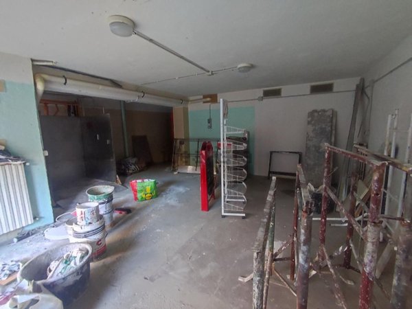 locale commerciale in vendita a Cremona in zona Via Mantova