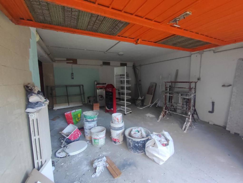 locale commerciale in vendita a Cremona in zona Via Mantova