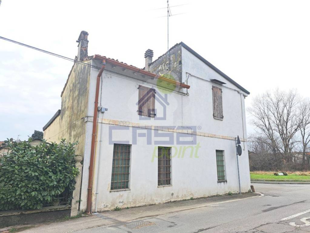 casa indipendente in vendita a Cremona in zona Bagnara