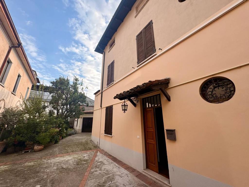 casa indipendente in vendita a Cremona in zona Piazza Castello