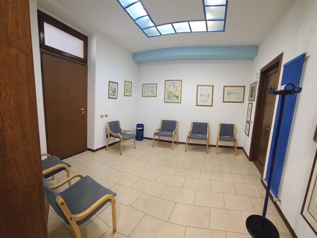 ufficio in vendita a Cremona in zona Piazza Castello