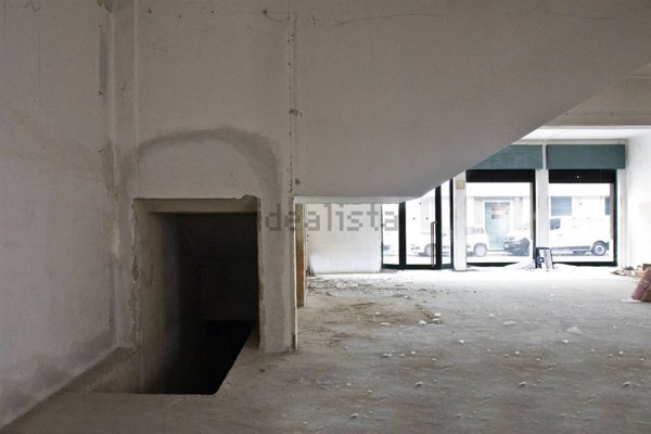 locale commerciale in vendita a Cremona