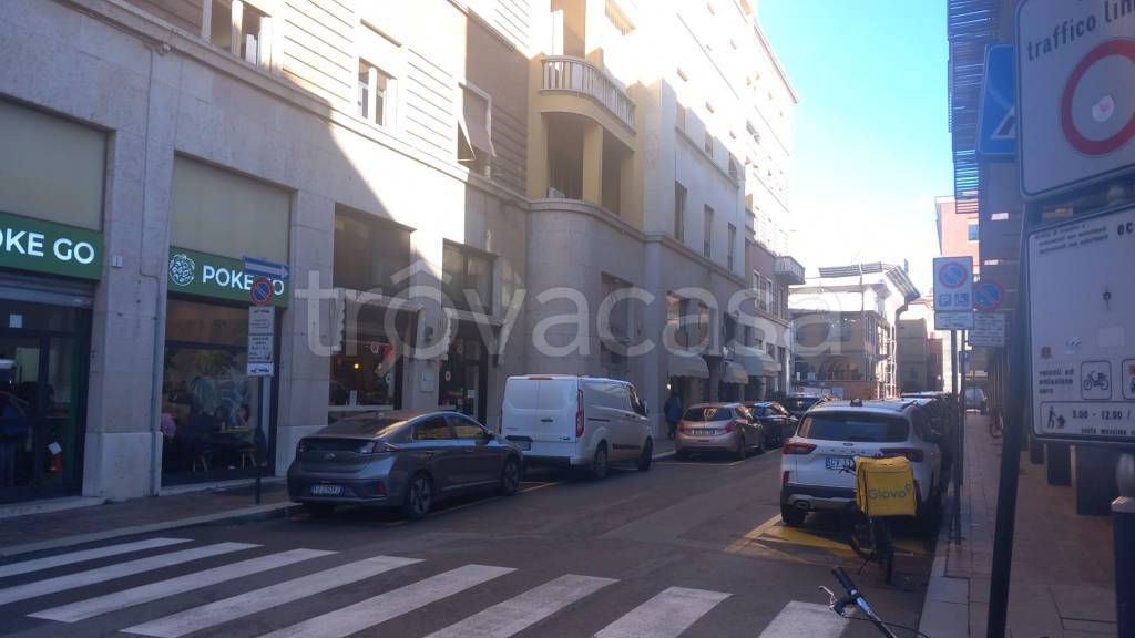 negozio in vendita a Cremona in zona Cremona Centro