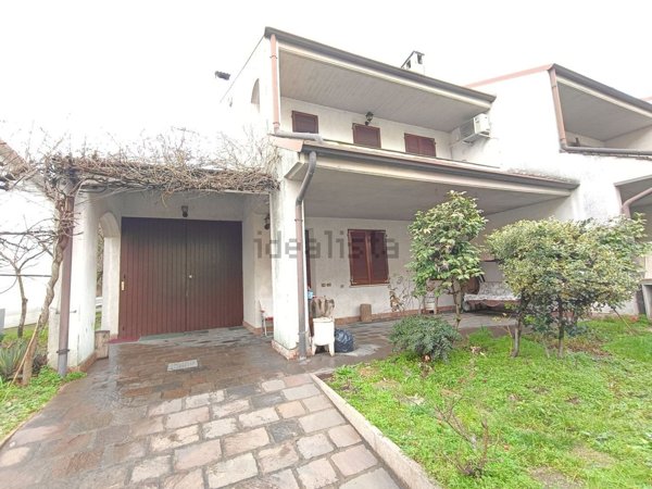 casa indipendente in vendita a Cremona