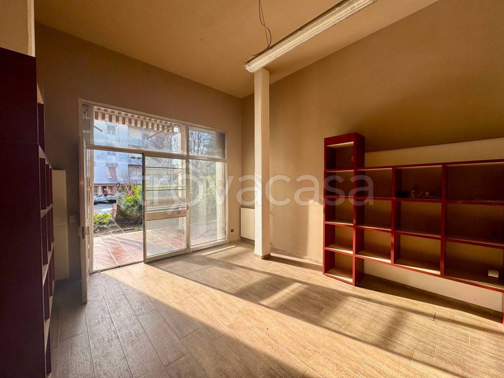 negozio in vendita a Cremona in zona Maristella