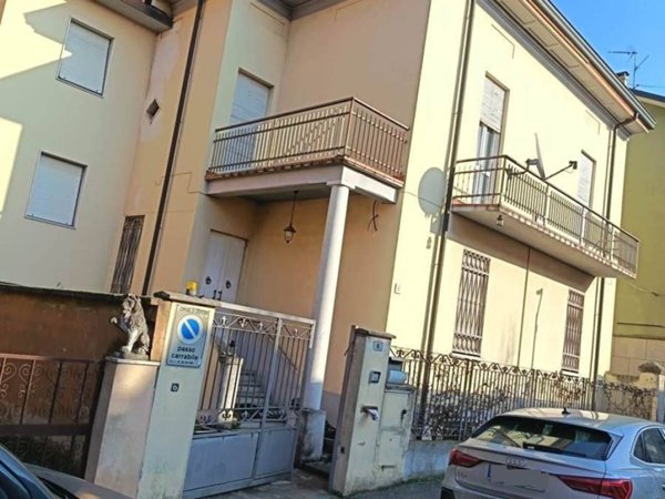 casa indipendente in vendita a Cremona