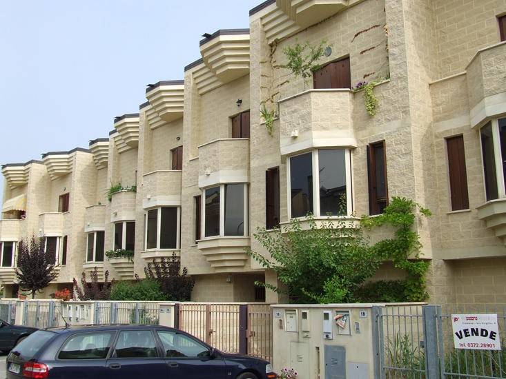 casa indipendente in vendita a Cremona in zona Battaglione