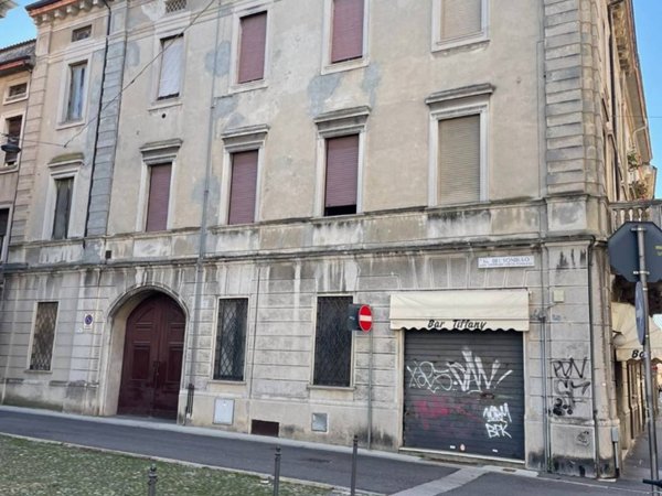 intera palazzina in vendita a Cremona in zona Piazza Castello