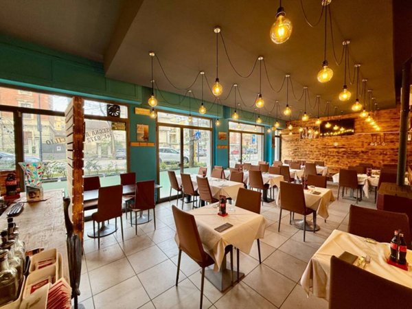 negozio in vendita a Cremona in zona Piazza Castello