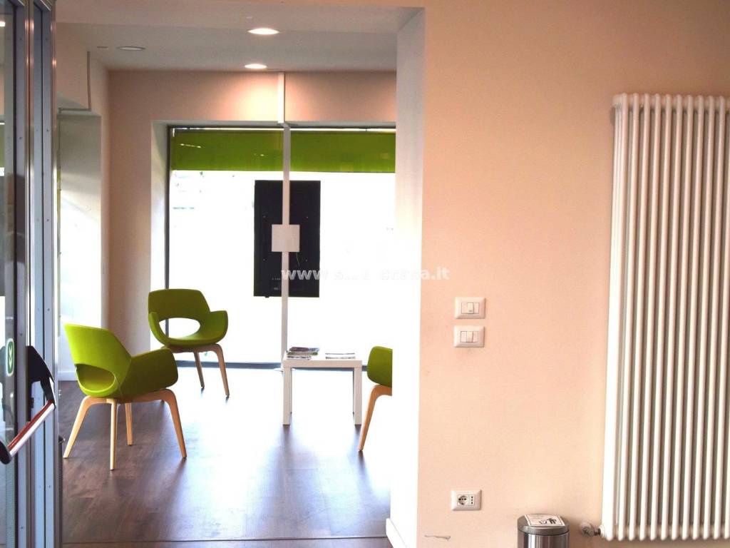 negozio in vendita a Cremona in zona Piazza Castello