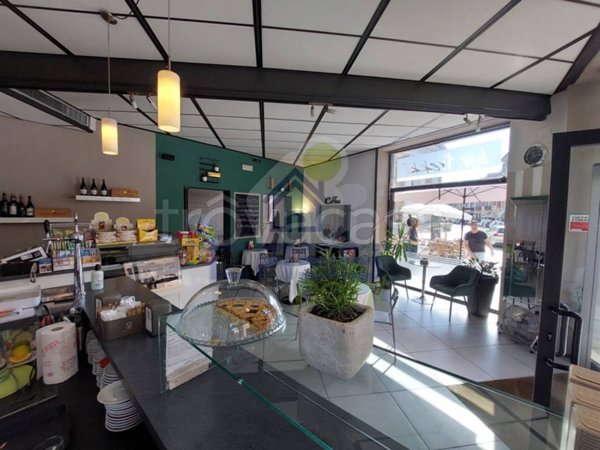 negozio in vendita a Cremona in zona Cremona Centro