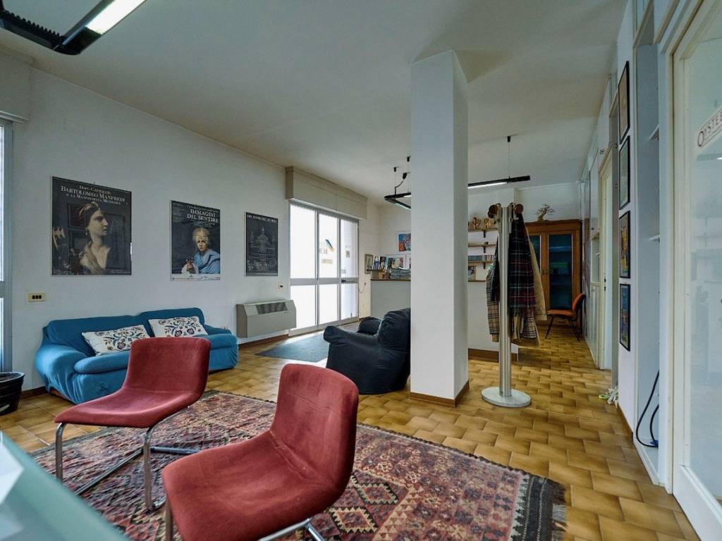 negozio in vendita a Cremona in zona Via Giuseppina