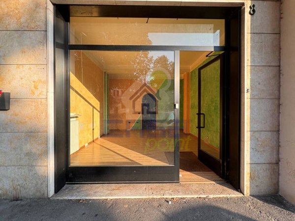 negozio in vendita a Cremona in zona Piazza Castello