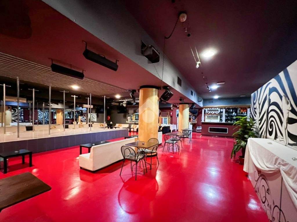 locale commerciale in vendita a Cremona