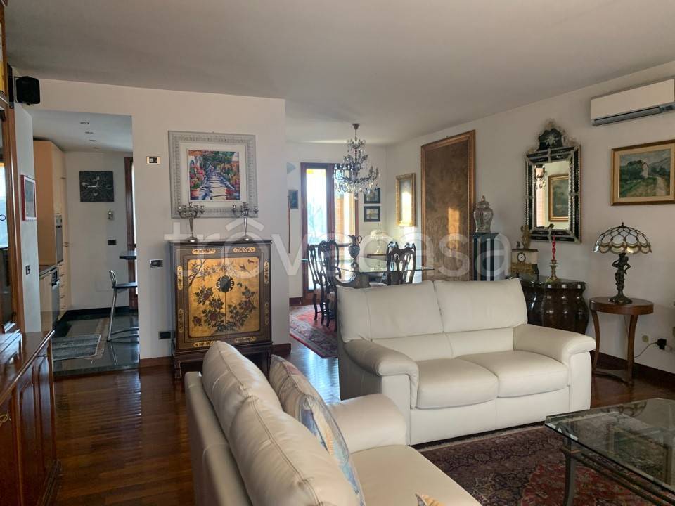 appartamento in vendita a Cremona in zona Viale Po