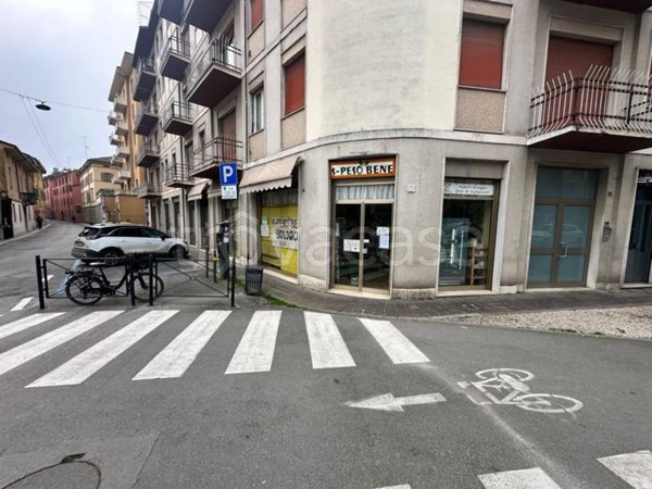 negozio in vendita a Cremona in zona Cremona Centro