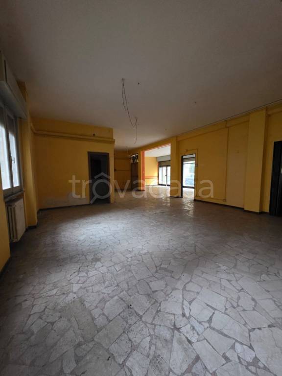 locale di sgombero in vendita a Cremona in zona Cremona Centro