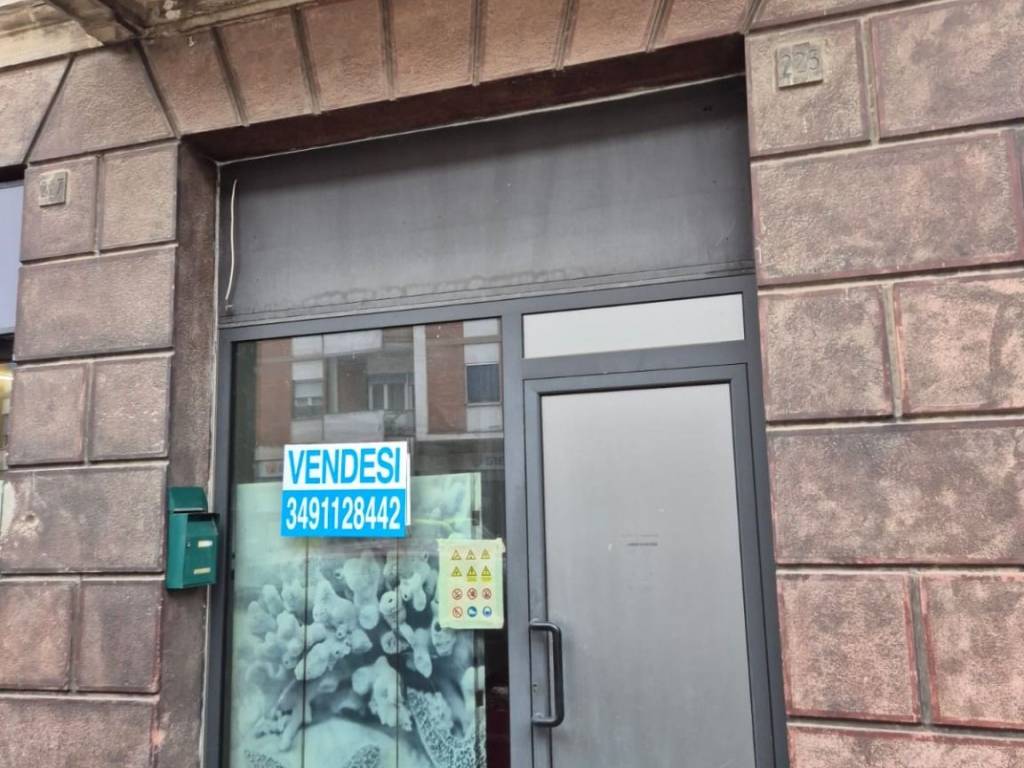 negozio in vendita a Cremona in zona Piazza Castello