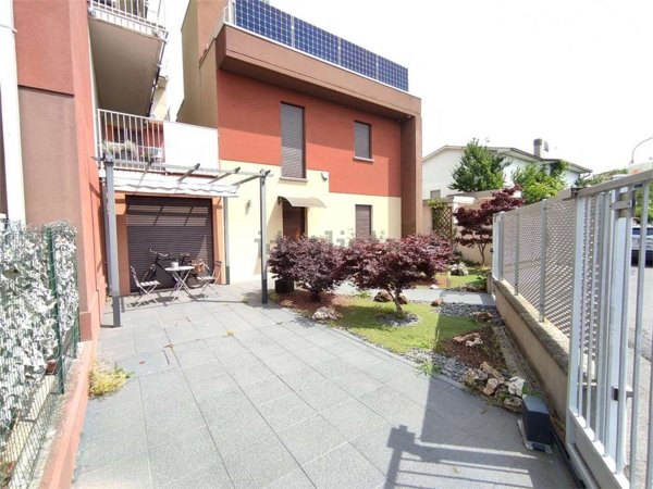 casa indipendente in vendita a Cremona