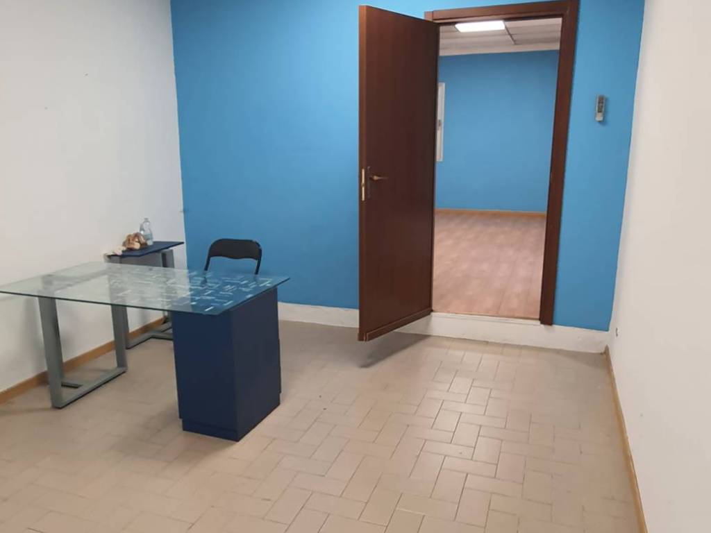 negozio in vendita a Cremona