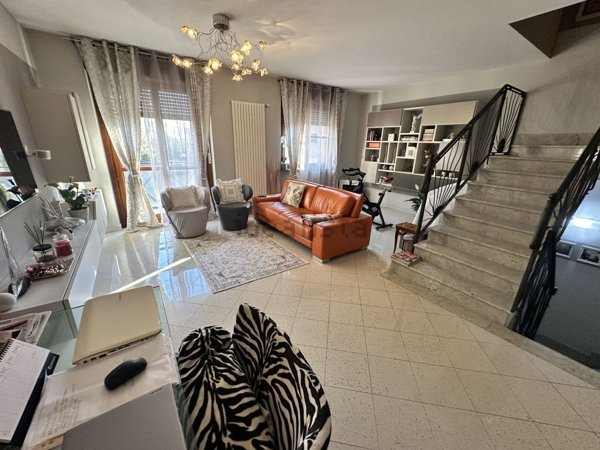 casa indipendente in vendita a Cremona