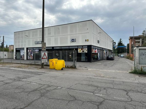 locale commerciale in vendita a Cremona