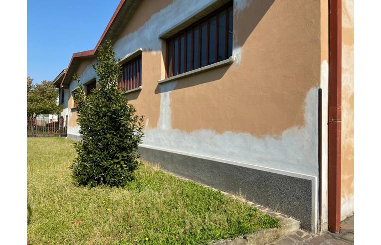 locale commerciale in vendita a Cremona in zona Viale Po