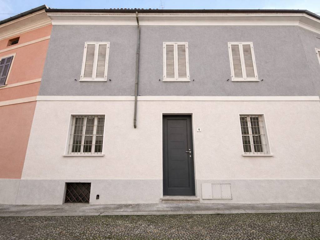 casa indipendente in vendita a Cremona in zona Piazza Castello