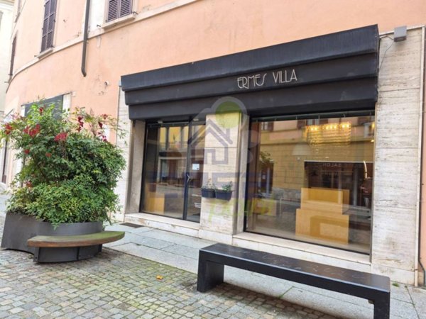 negozio in vendita a Cremona in zona Cremona Centro