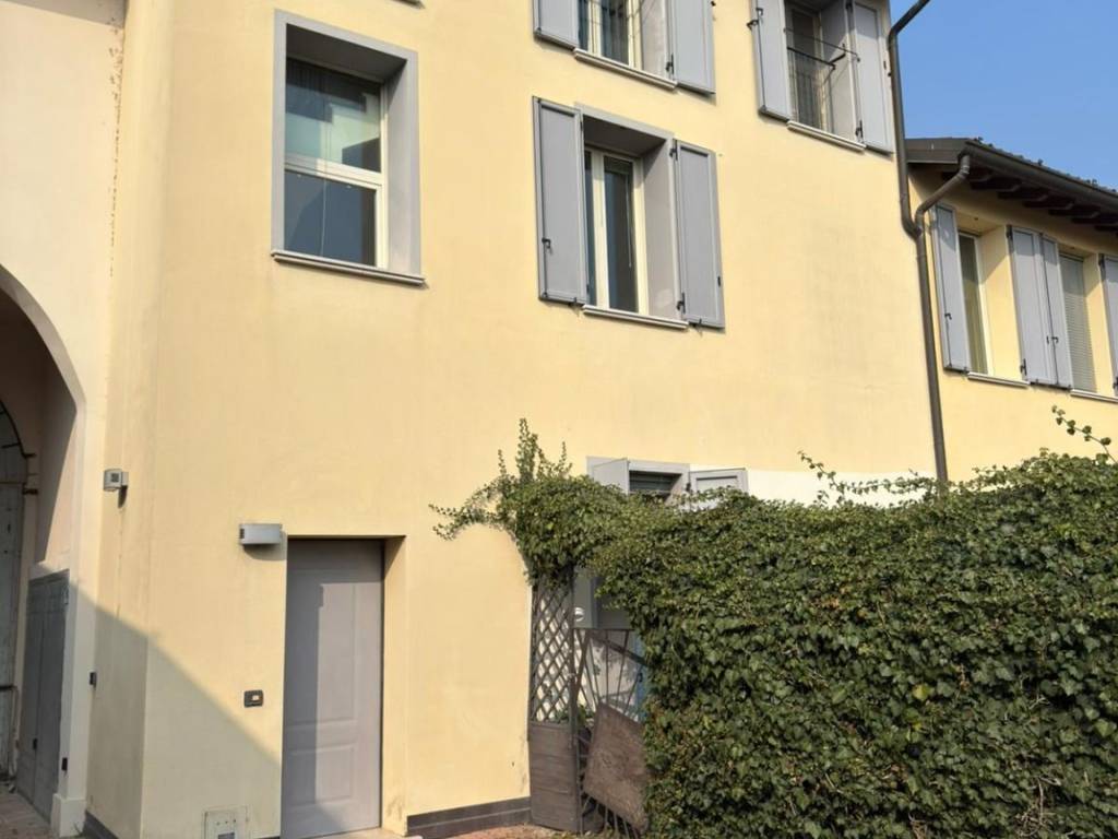 casa indipendente in vendita a Cremona in zona Maristella