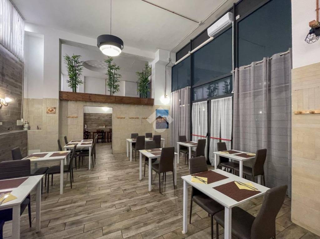 negozio in vendita a Cremona in zona Cremona Centro