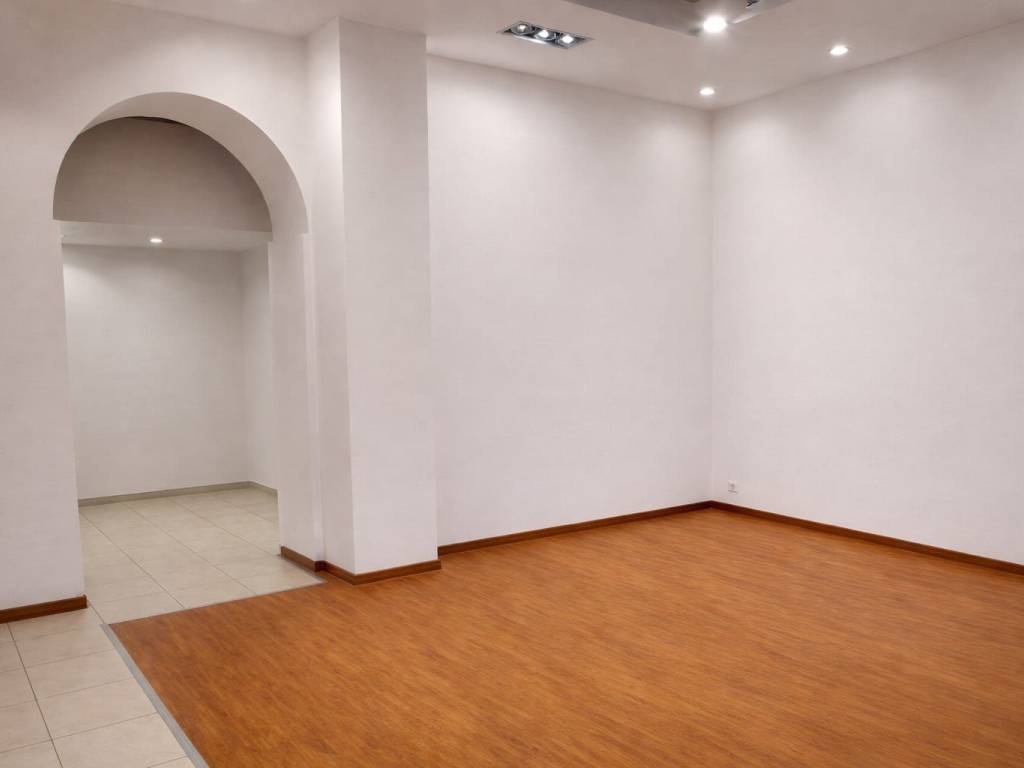 negozio in vendita a Cremona in zona Piazza Castello