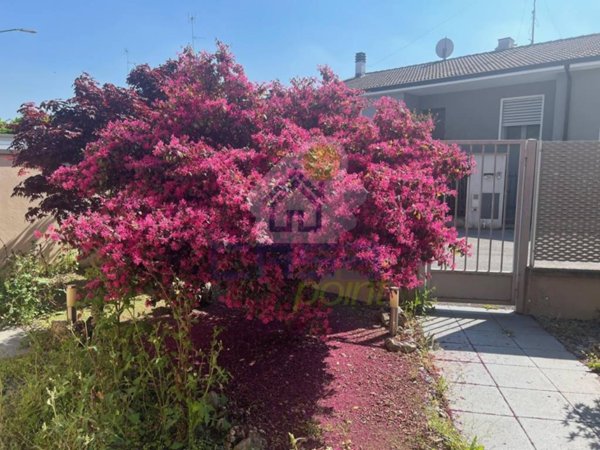 casa indipendente in vendita a Cremona in zona Via del Giordano