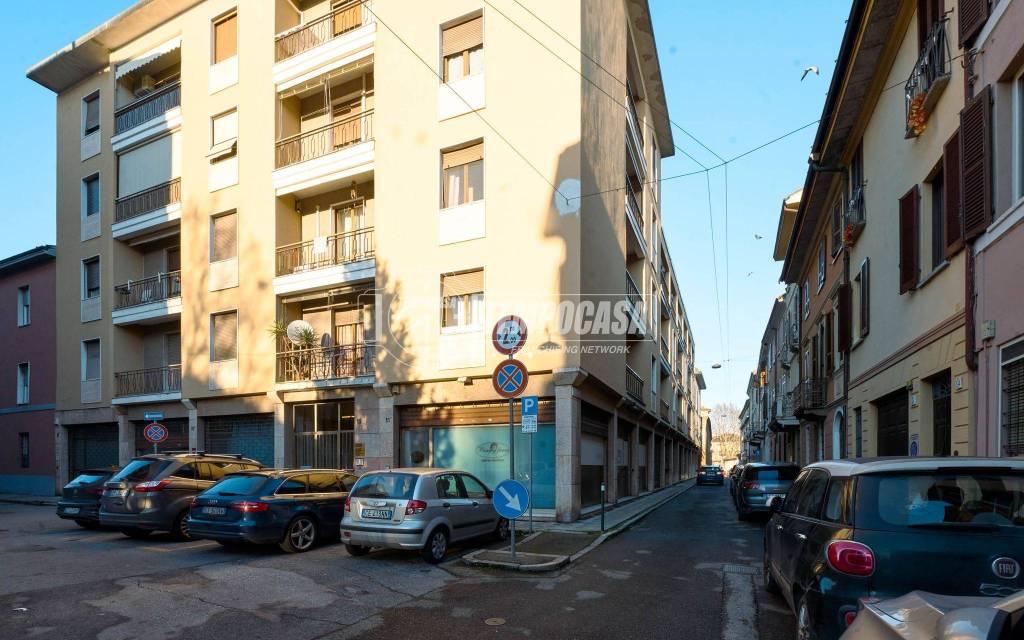 negozio in vendita a Cremona in zona Cremona Centro