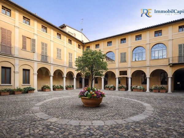 casa indipendente in vendita a Cremona in zona Piazza Castello