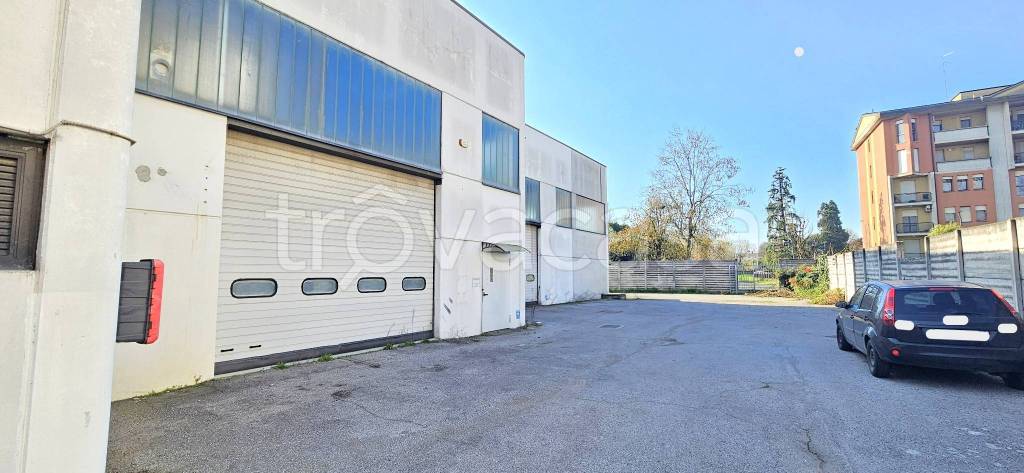 locale commerciale in vendita a Cremona in zona Cremona Centro