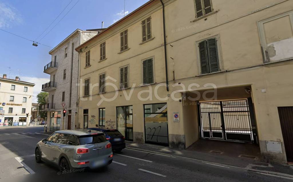 negozio in vendita a Cremona in zona Piazza Castello