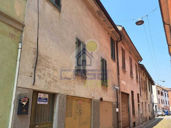 casa indipendente in vendita a Cremona in zona Piazza Castello
