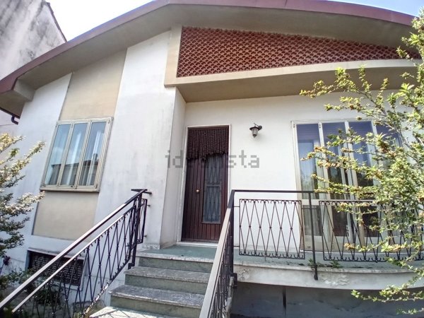 casa indipendente in vendita a Cremona in zona Battaglione