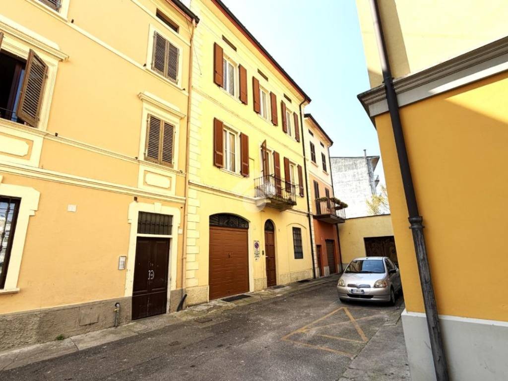 casa indipendente in vendita a Cremona in zona Piazza Castello