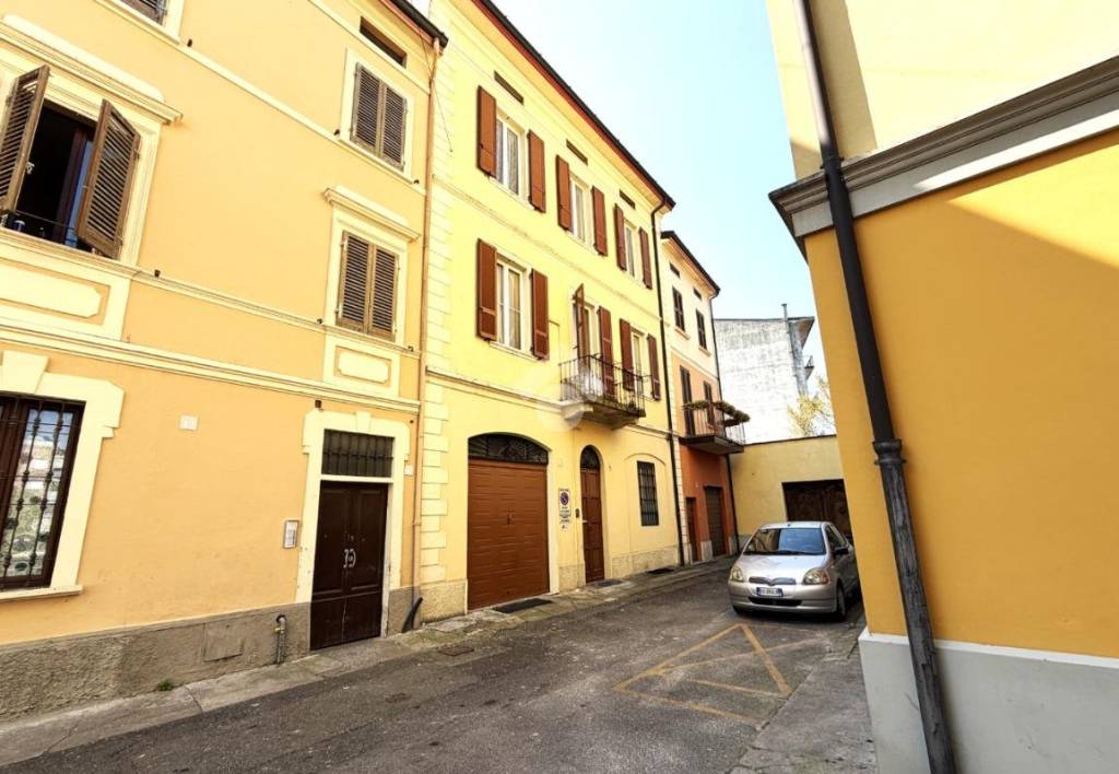 casa indipendente in vendita a Cremona in zona Via Dante