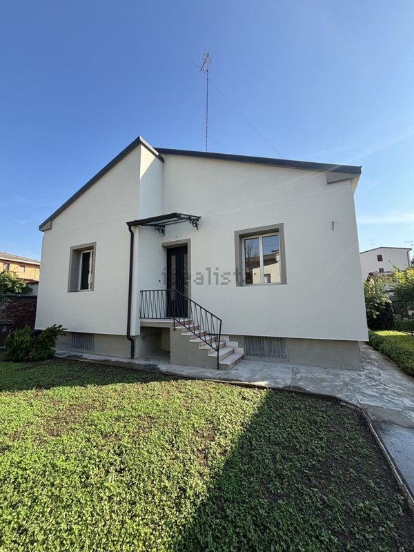 casa indipendente in vendita a Cremona in zona Via Giuseppina